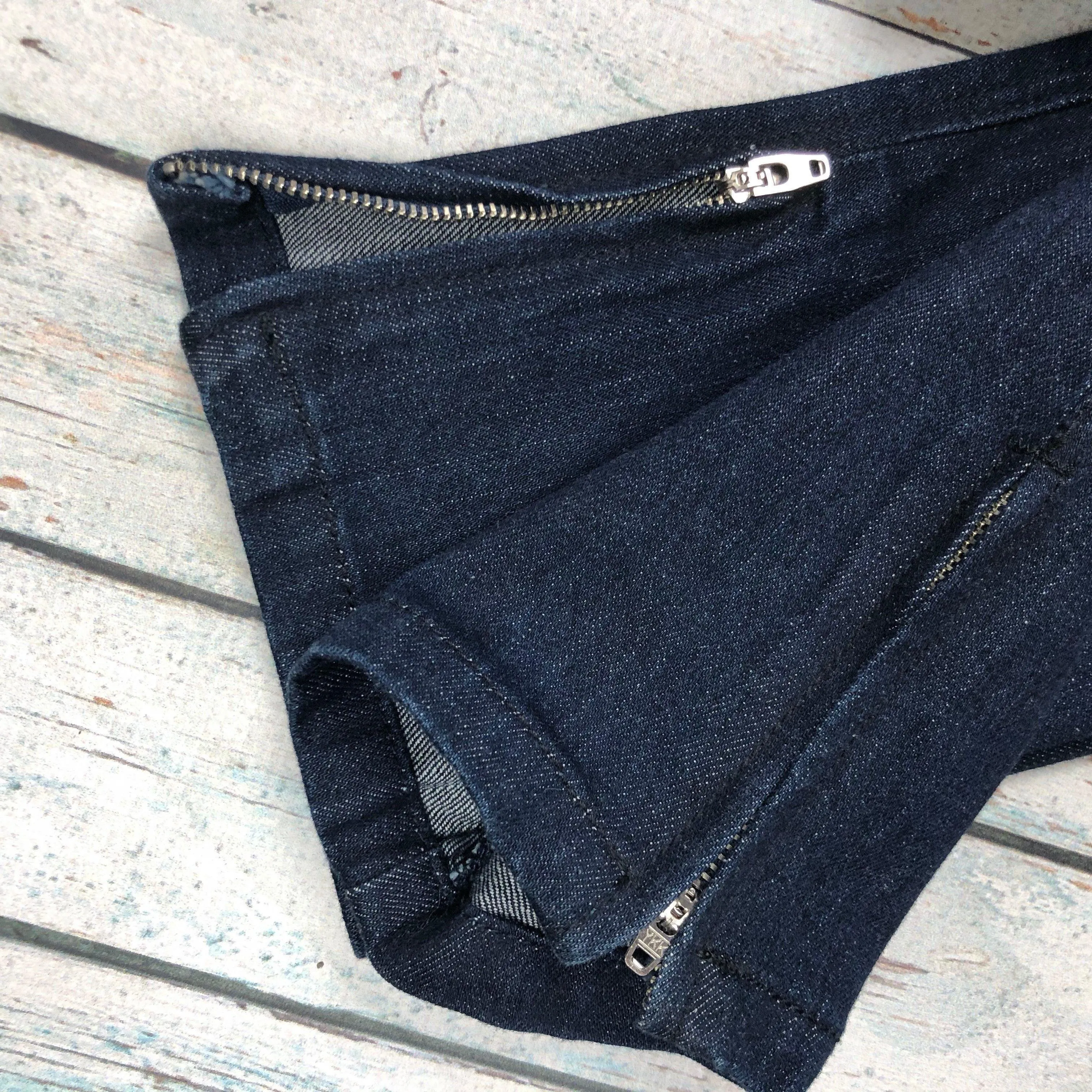 NEW -Tsubi Dark Wash Skinny Ankle Zip Jeans- Size 24