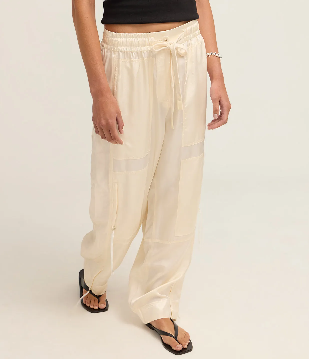 Simone Pant in Chalk