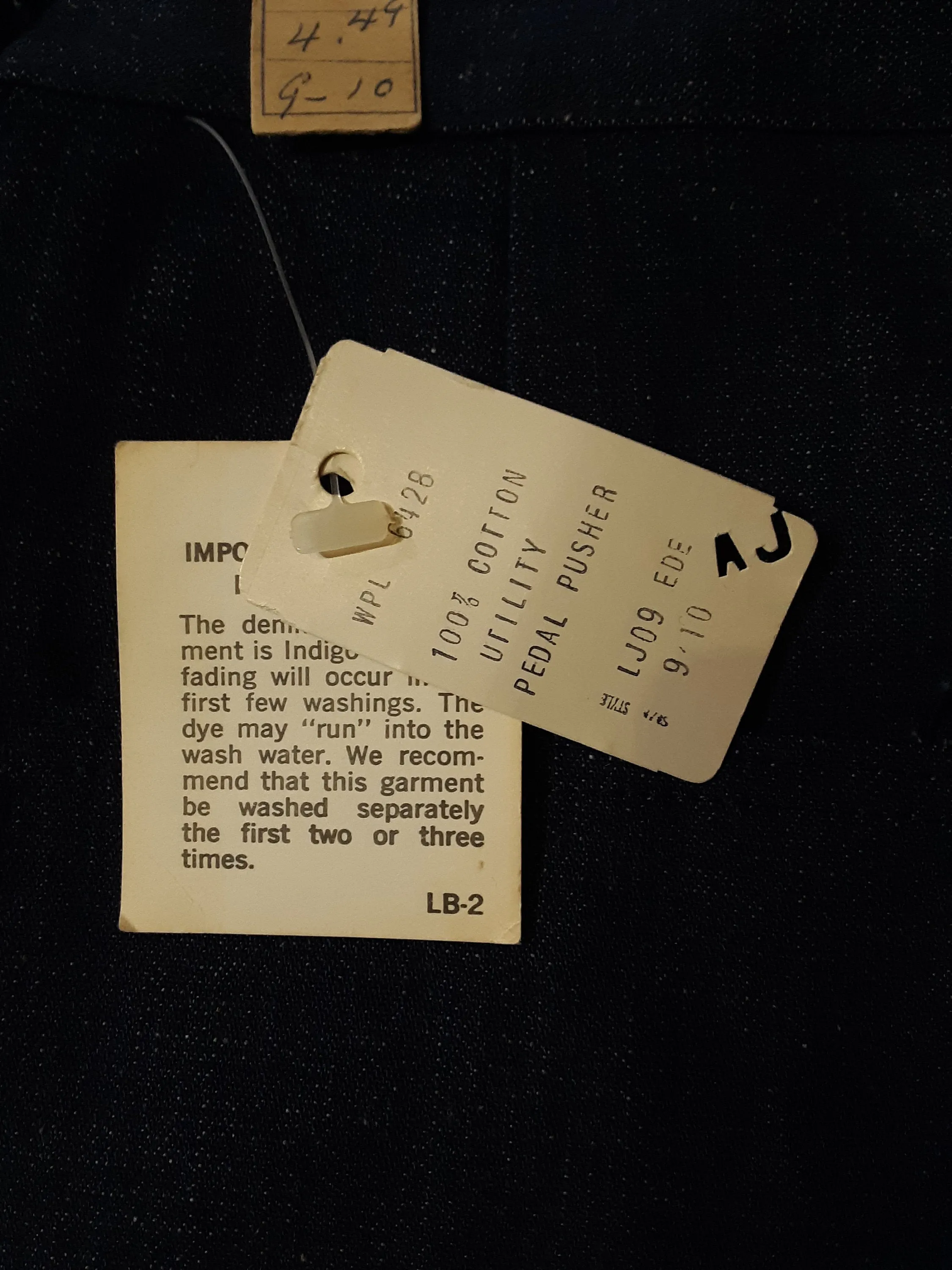 Size 0 Denim Capri Pants - XXS 1950s Classic Pedal Pushers - 50s 60s Dark Blue Indigo Cotton - Pin Up Girl NWT Deadstock - Waist 22.5